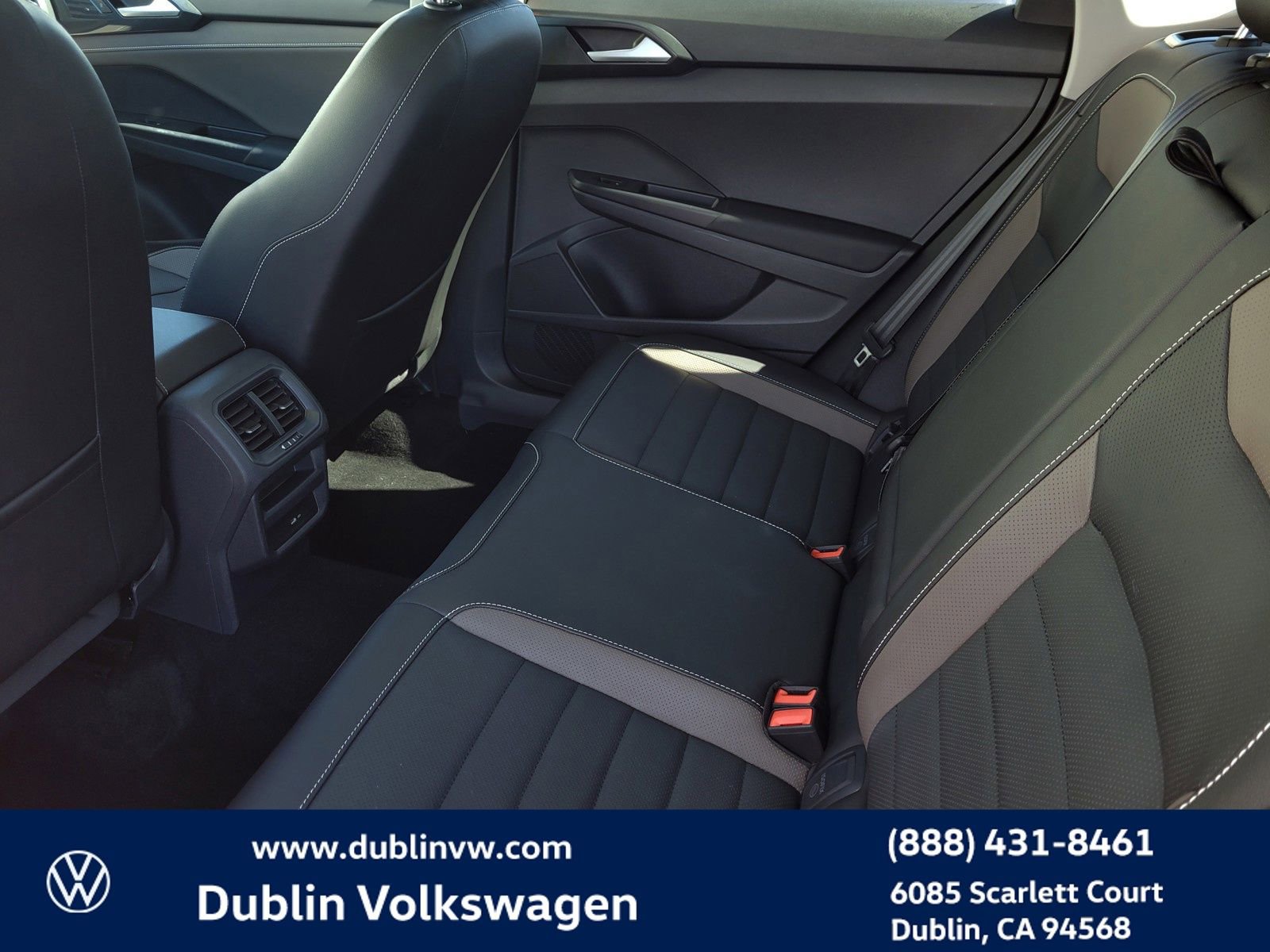 Used 2022 Volkswagen Taos SEL image 11