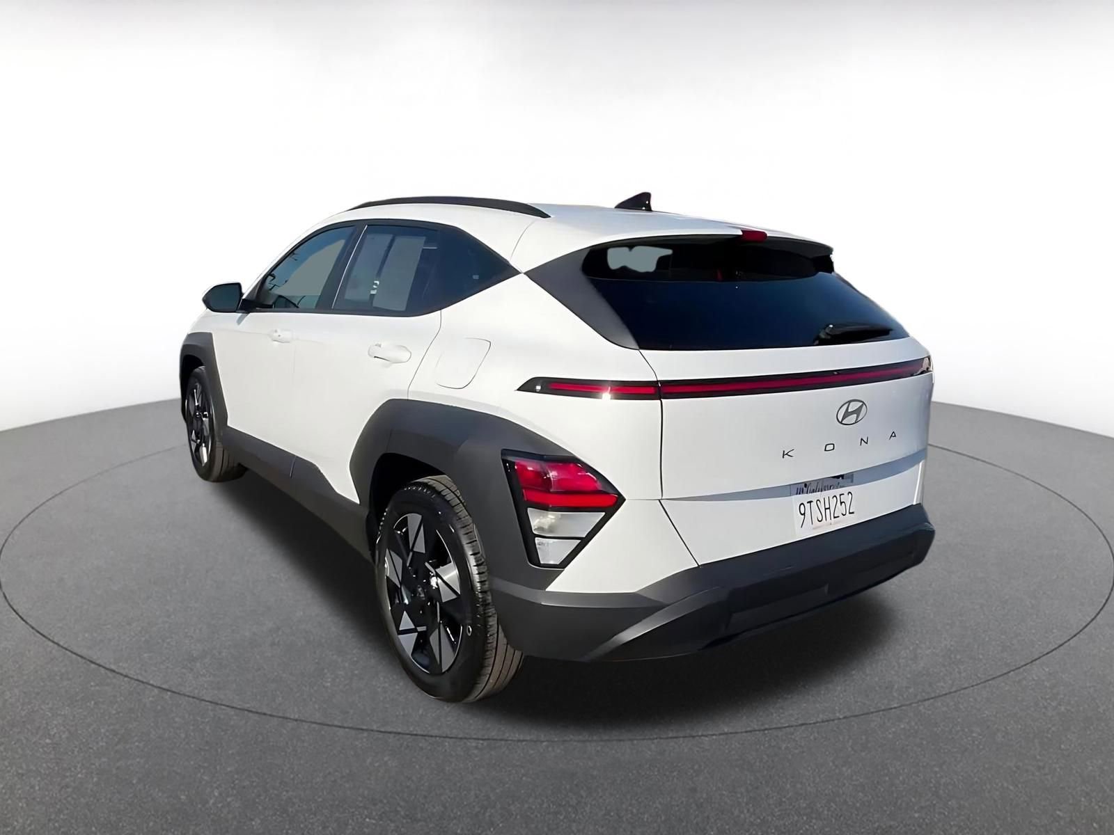 Used 2025 Hyundai Kona SEL image 11