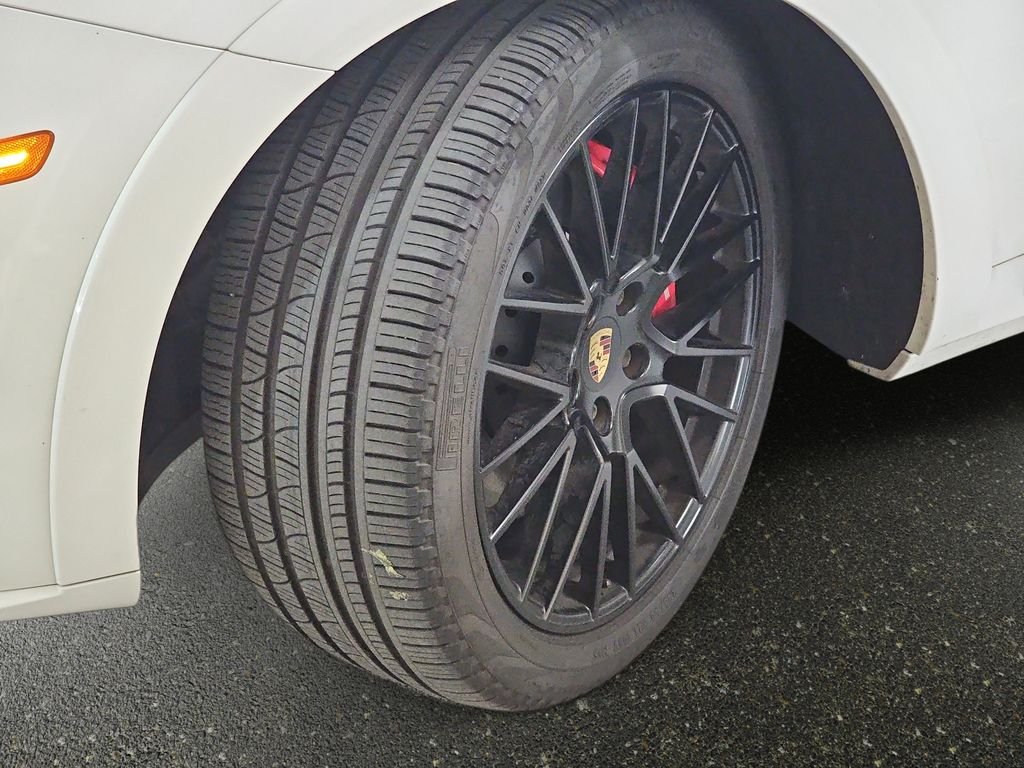 Used 2021 Porsche Cayenne GTS AWD/4WD image 32