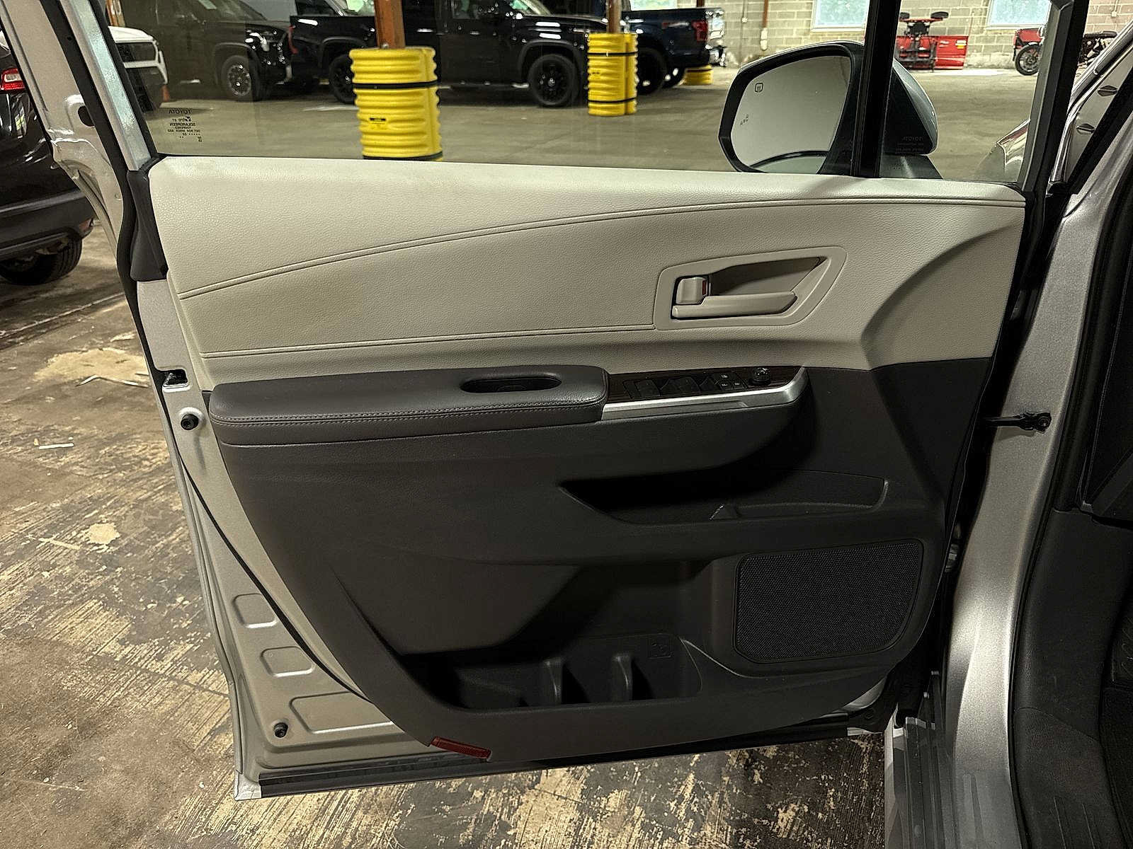 Used 2022 Toyota Sienna LE FWD image 30