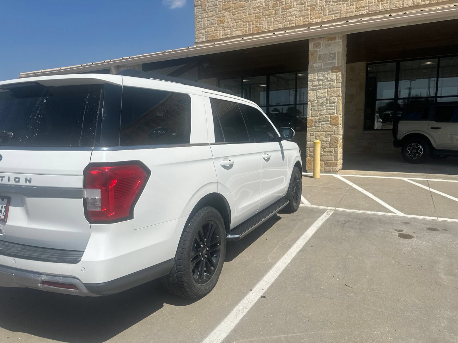 Used 2023 Ford Expedition XLT RWD image 5