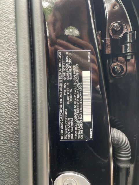 Certified 2025 Volvo XC40 B5 Plus AWD/4WD image 27