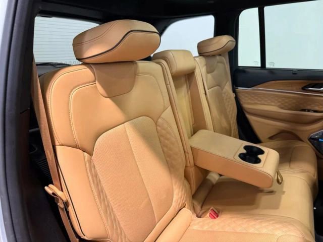 Used 2022 Jeep Grand Cherokee Summit AWD/4WD image 34