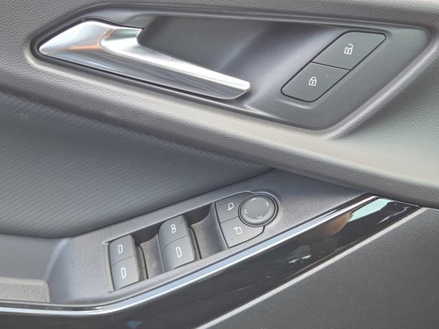 New 2027 Chevrolet Equinox LT w/ LPO, Floor Liner Package FWD image 23