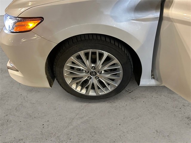 Used 2020 Toyota Camry XLE image 14