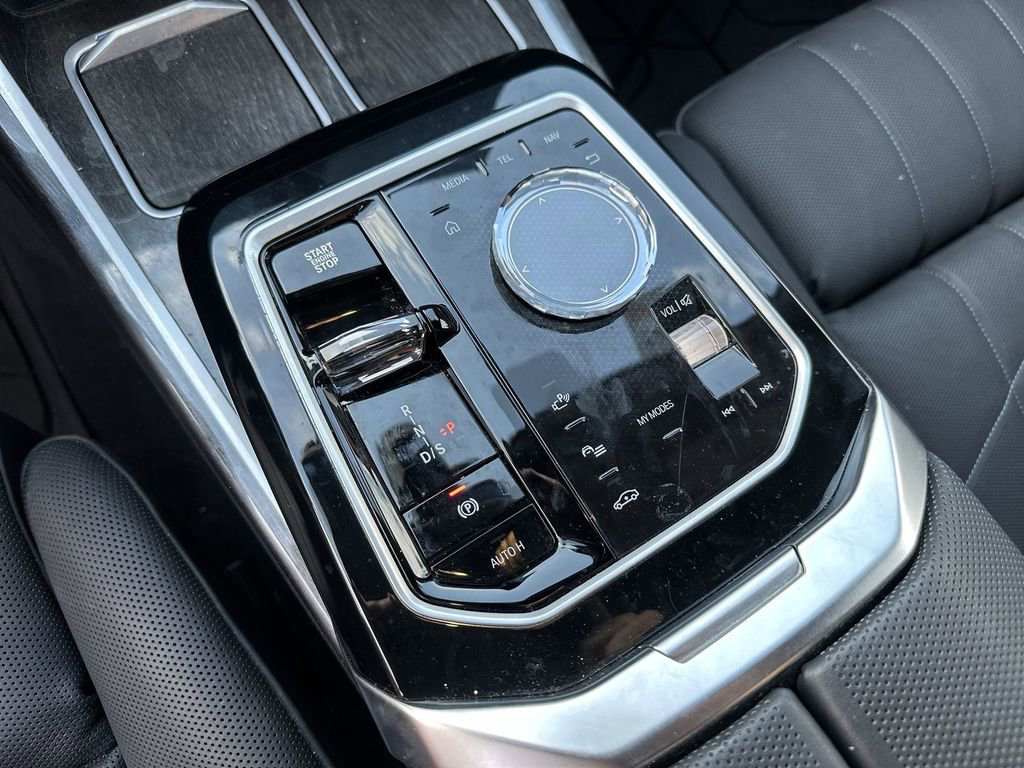 Used 2025 BMW 760i xDrive w/ Executive Package image 24