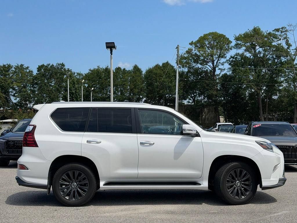 Used 2022 Lexus GX 460 Luxury w/ Sport Design Package AWD/4WD image 5
