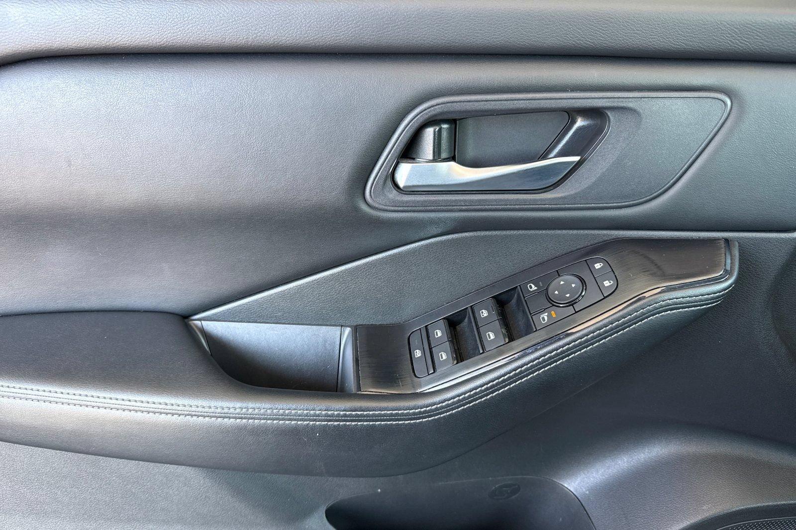 Certified 2024 Nissan Rogue SV AWD/4WD image 13
