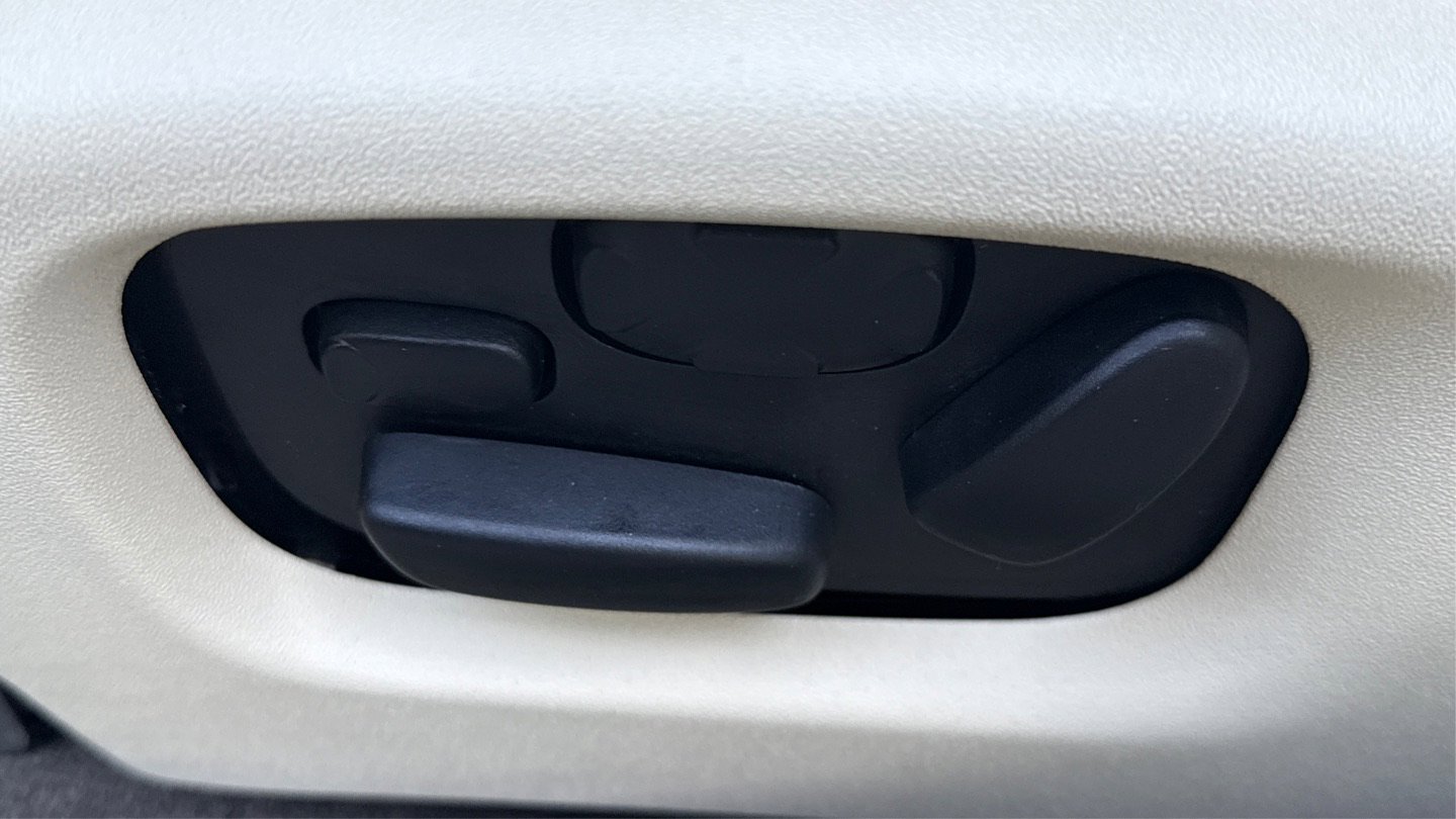 Used 2016 Lincoln MKS w/ Equipment Group 101A FWD image 43