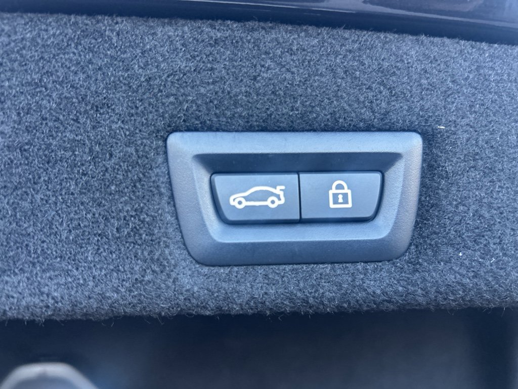 Used 2022 BMW 740i xDrive w/ Premium Package image 10