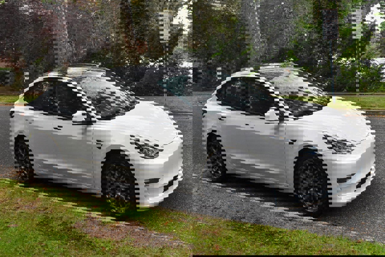 Used 2023 Tesla Model 3 Standard Range image 12