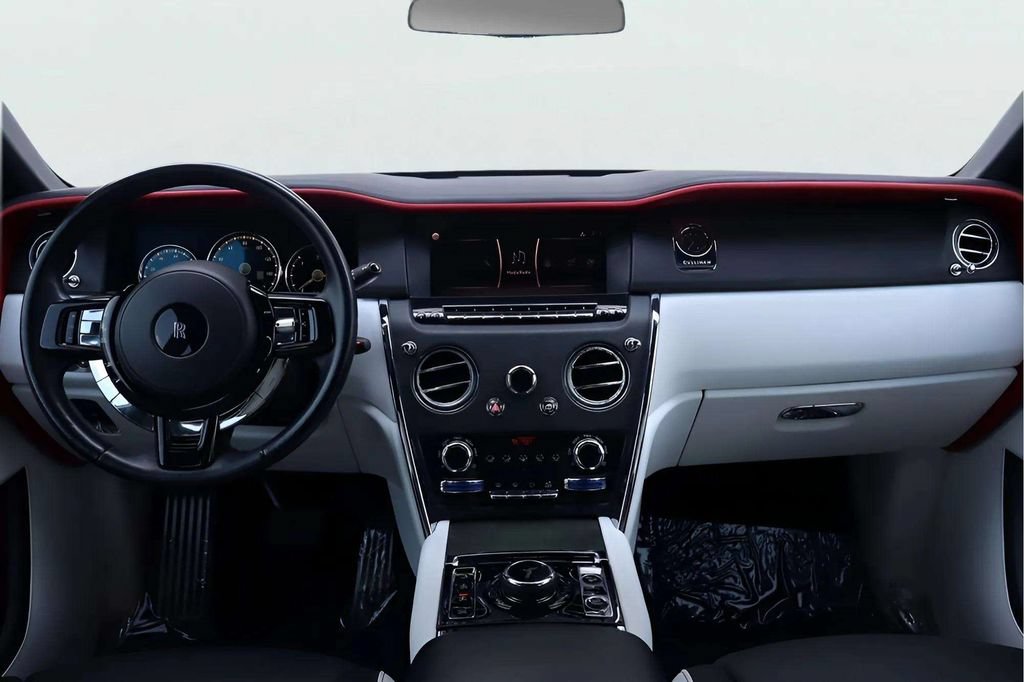 Certified 2019 Rolls-Royce Cullinan AWD/4WD image 4