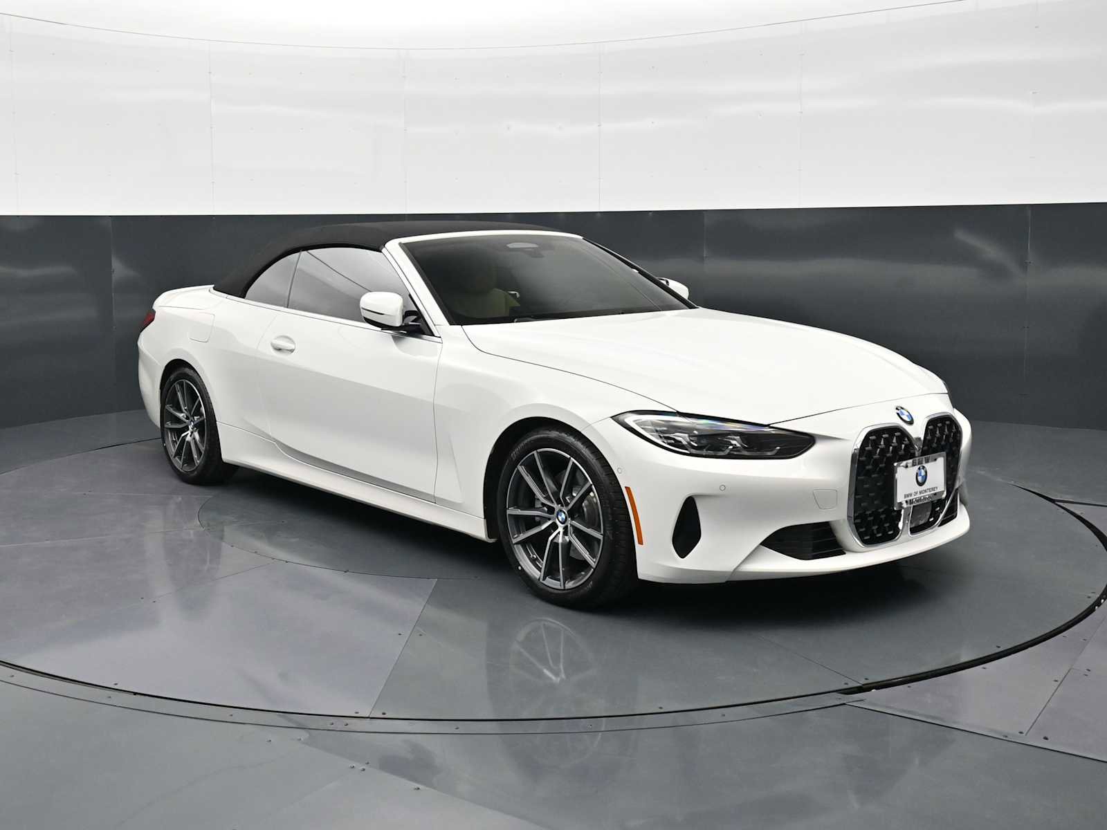 Used 2024 BMW 430i Convertible w/ Premium Package image 3