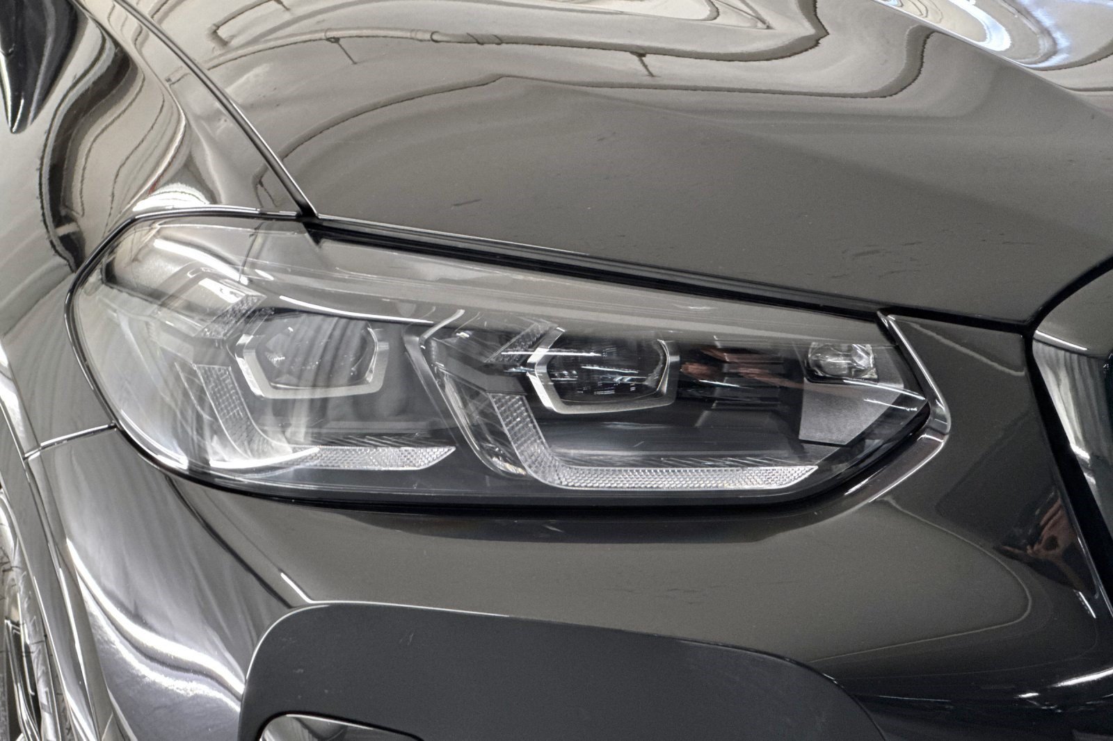 Certified 2025 BMW X4 M40i w/ Premium Package AWD/4WD image 10