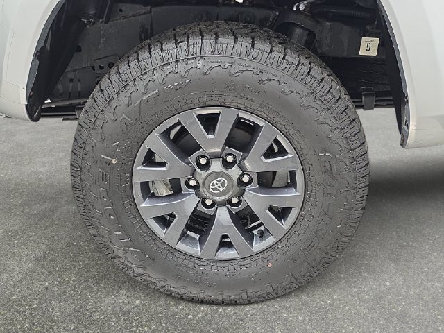 Certified 2023 Toyota Tacoma SR5 AWD/4WD image 27