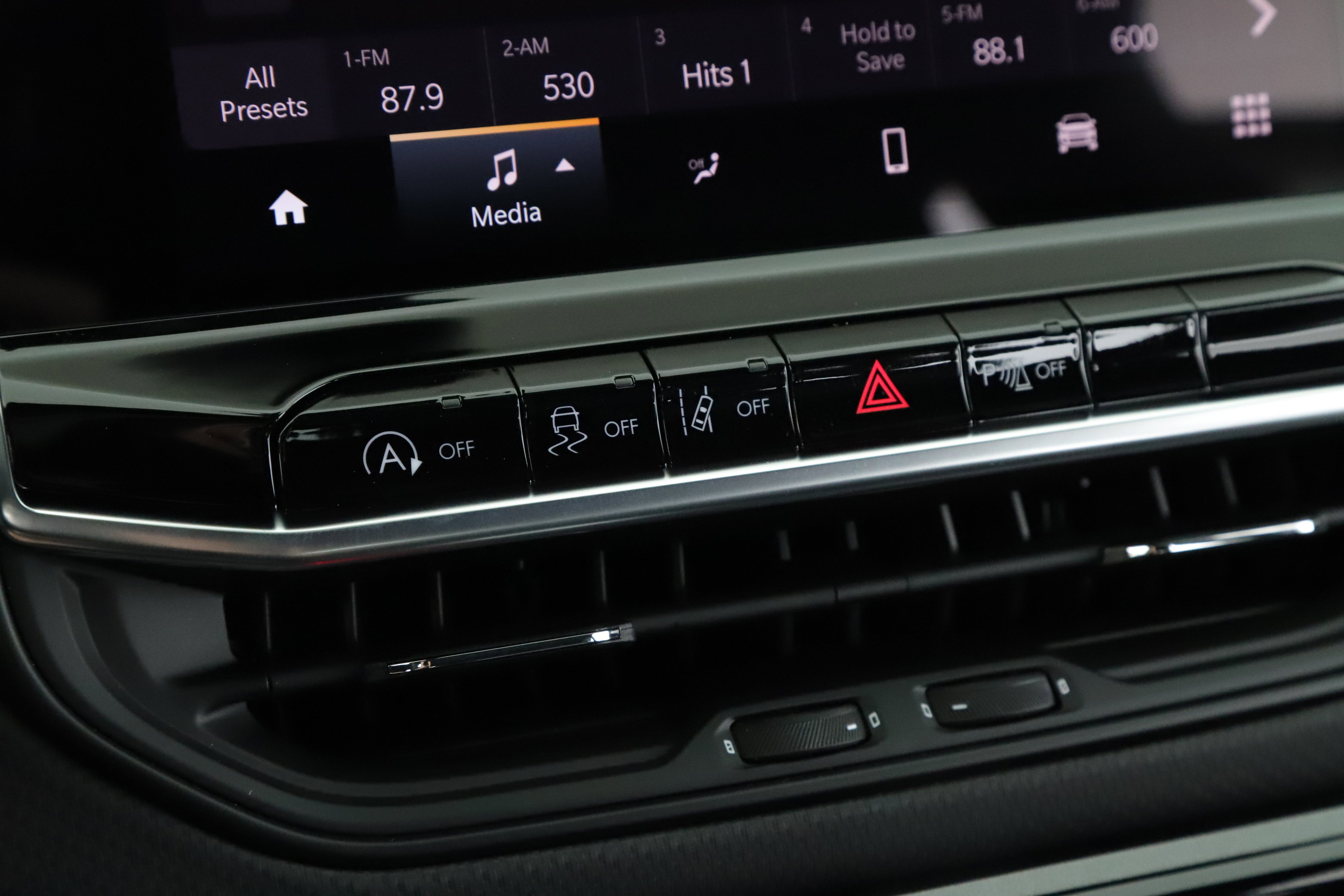 New 2026 Jeep Compass Limited image 13