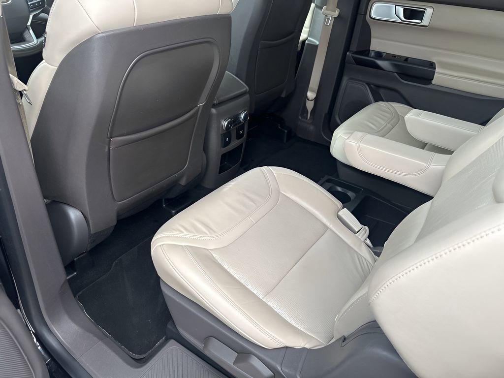 Used 2020 Ford Explorer Platinum w/ Premium Technology Package image 20