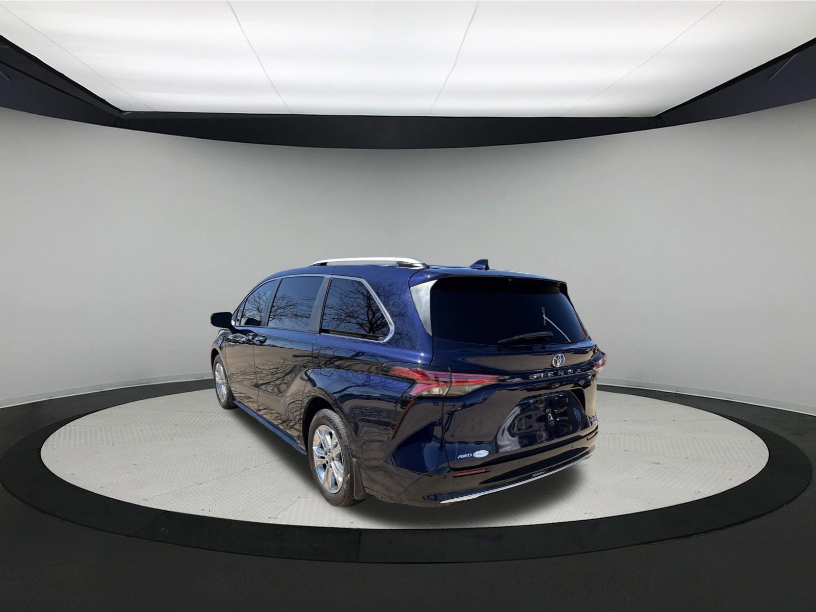 Used 2021 Toyota Sienna Platinum w/ Outdoor Package (TMS) image 5