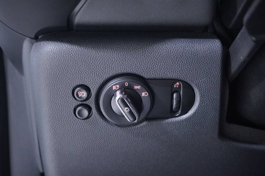 Used 2024 MINI Cooper 2-Door Hardtop FWD image 20