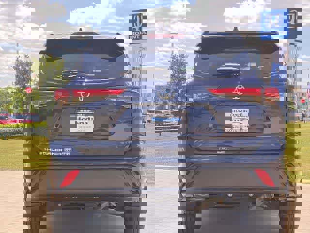 Used 2023 Toyota Highlander L FWD image 6