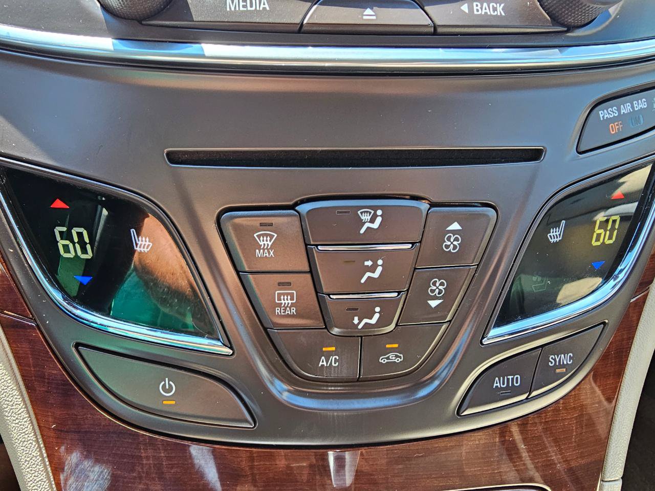 Used 2016 Buick Regal Premium w/ Driver Confidence Package #1 FWD image 41