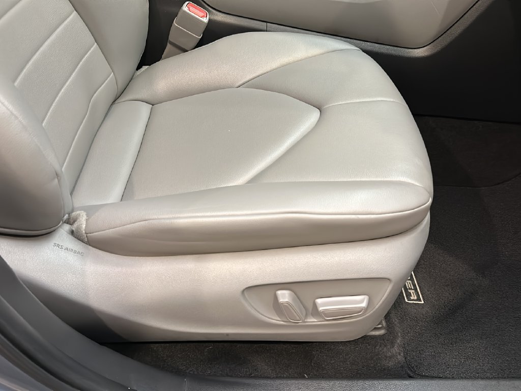 Used 2022 Toyota Highlander XLE AWD/4WD image 22