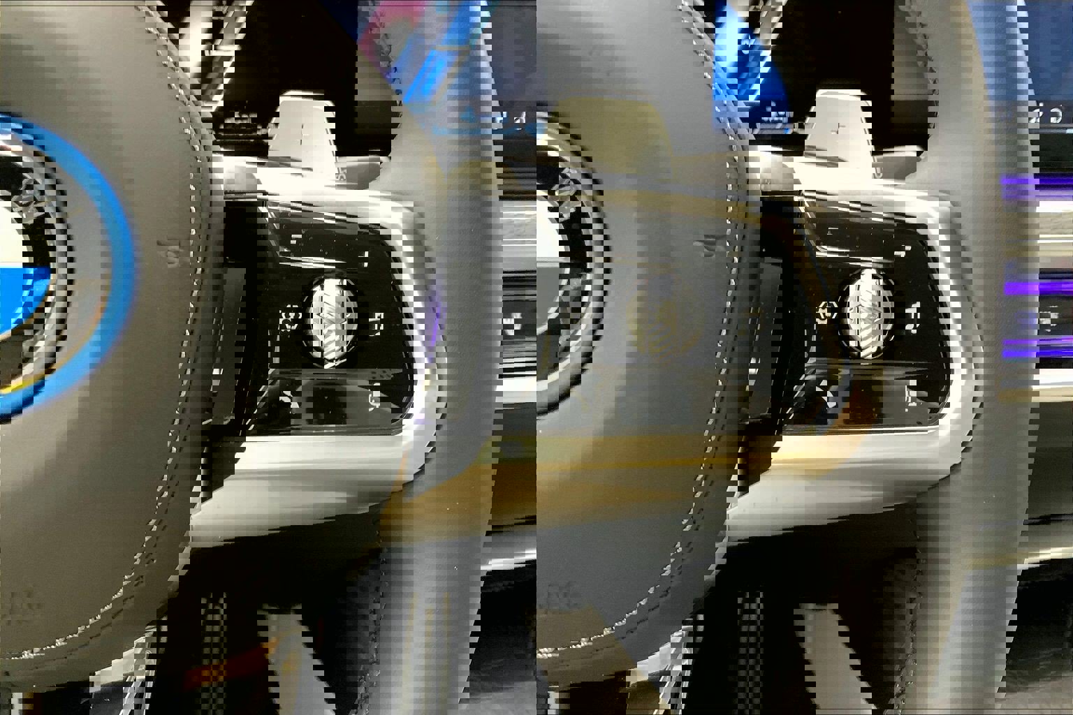 Certified 2024 BMW 750e xDrive w/ Executive Package image 17