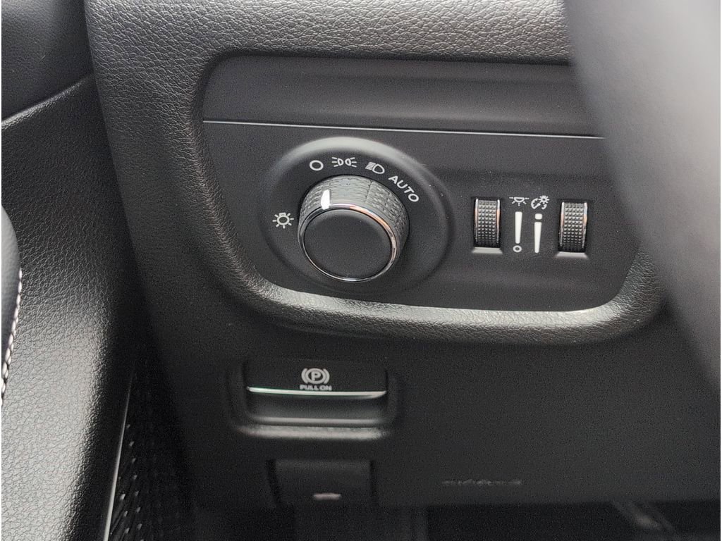 New 2025 Jeep Grand Cherokee Altitude image 27