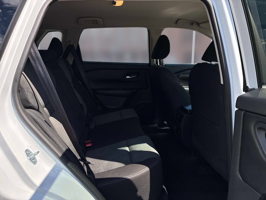 Used 2024 Nissan Rogue SV AWD/4WD image 19