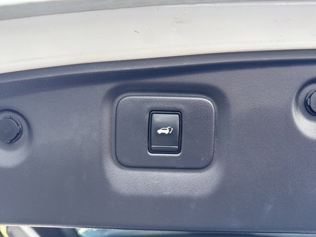 Used 2017 Nissan Pathfinder SL image 11