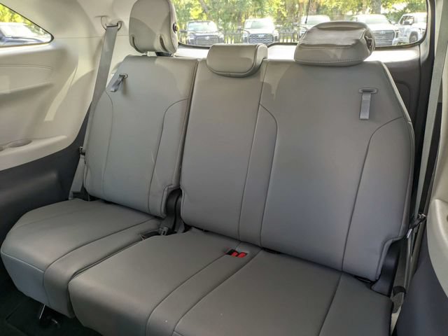 Used 2022 Toyota Sienna XLE FWD image 13