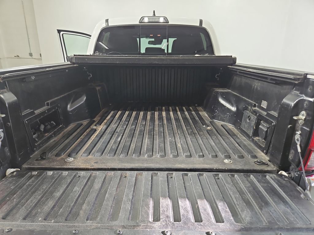 Used 2018 Toyota Tacoma TRD Off-Road image 21