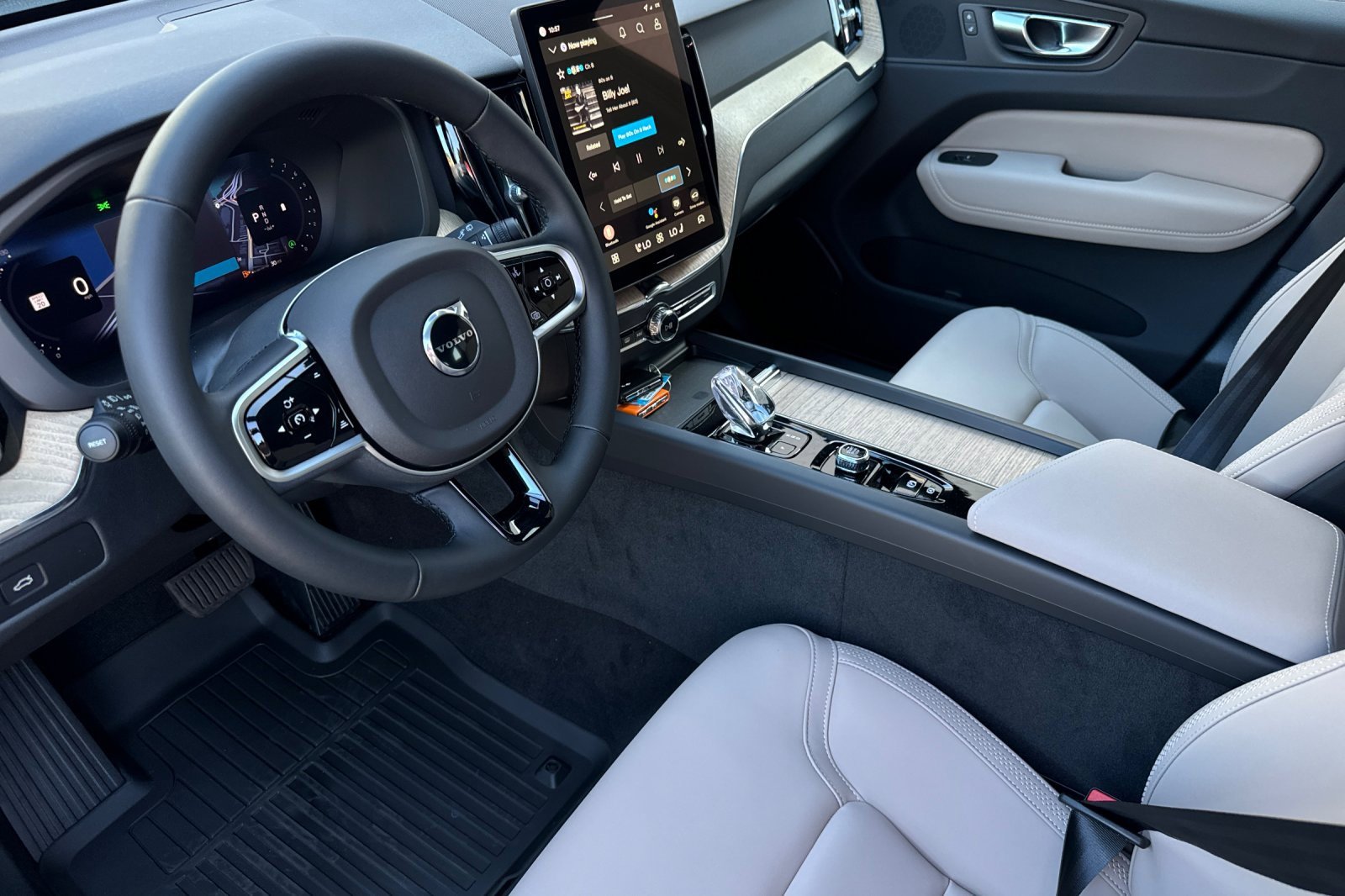 New 2026 Volvo XC60 B5 Plus w/ Protection Package Premier image 9