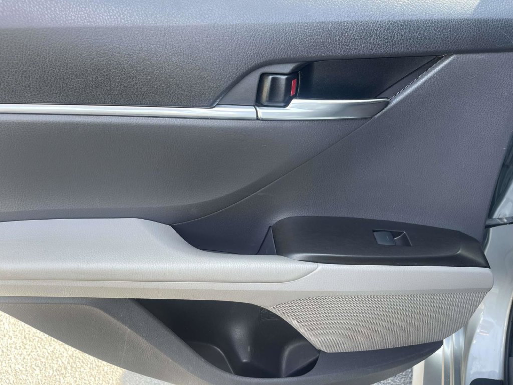 Used 2022 Toyota Camry LE FWD image 13