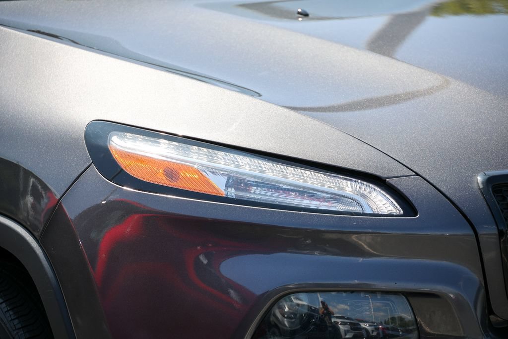 Used 2018 Jeep Cherokee Latitude w/ Altitude Package FWD image 24