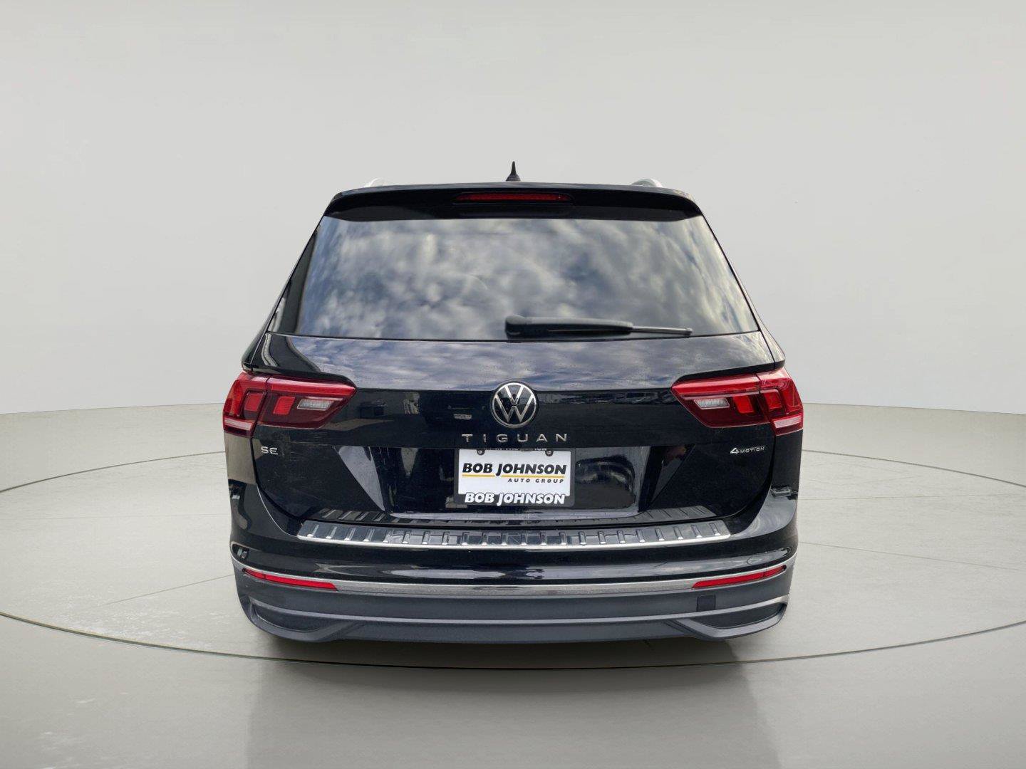 Used 2024 Volkswagen Tiguan SE AWD/4WD image 6