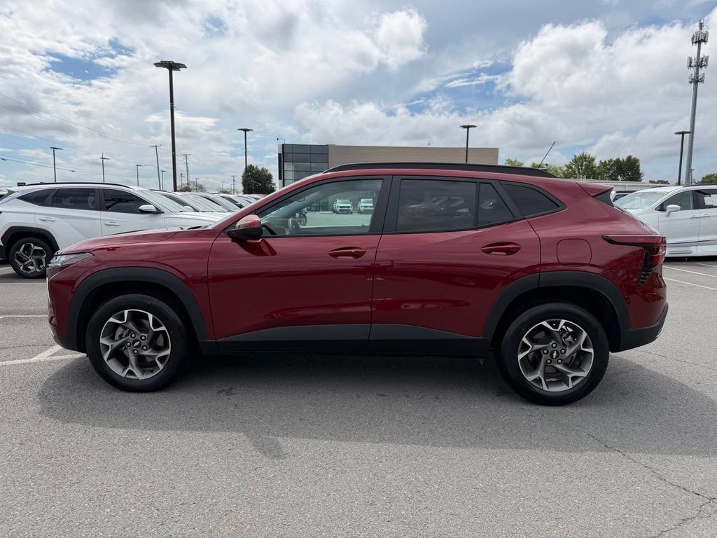 Used 2024 Chevrolet Trax LT w/ LT Convenience Package FWD image 4