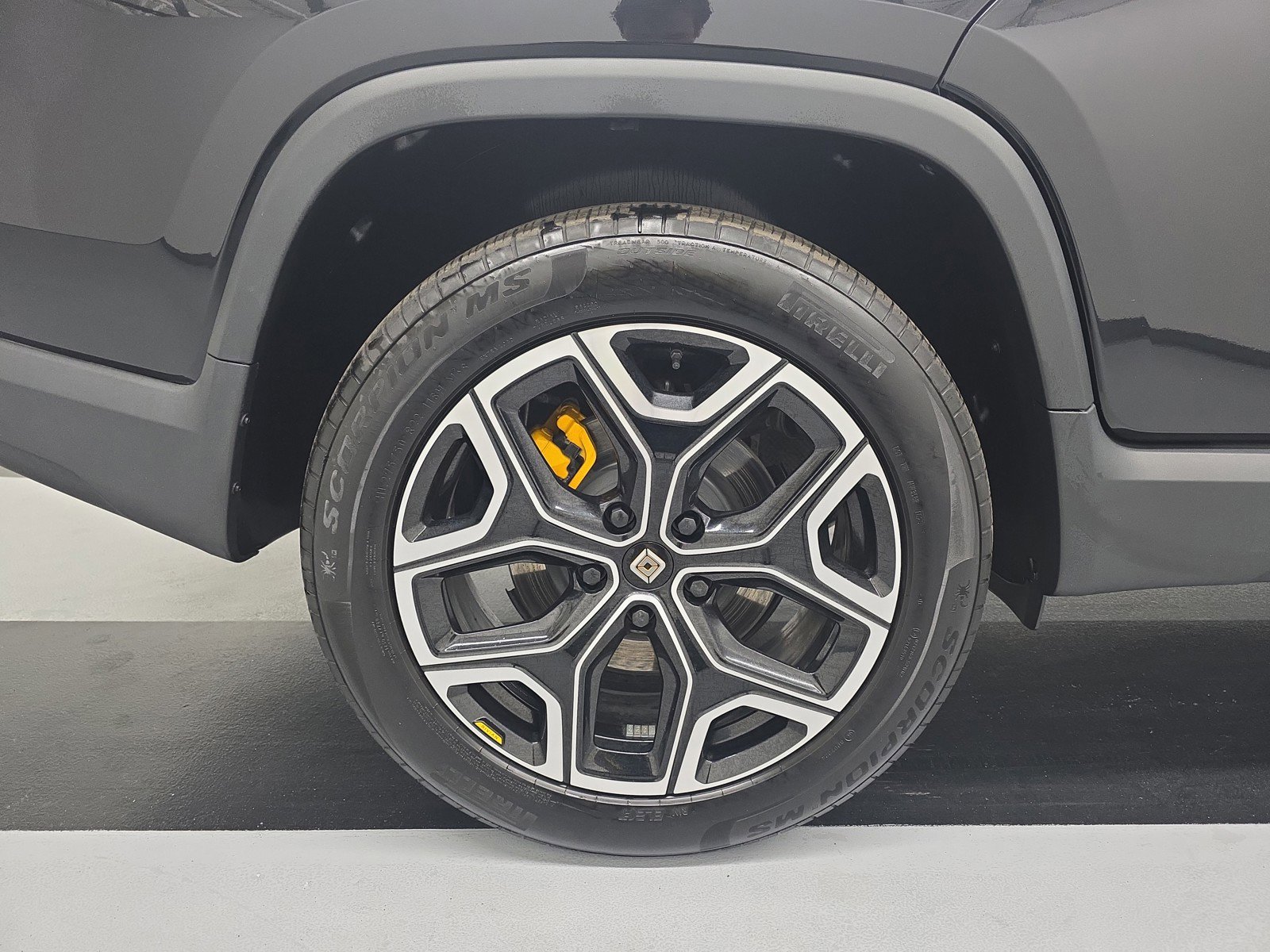 Used 2025 Rivian R1T Premium AWD/4WD image 12