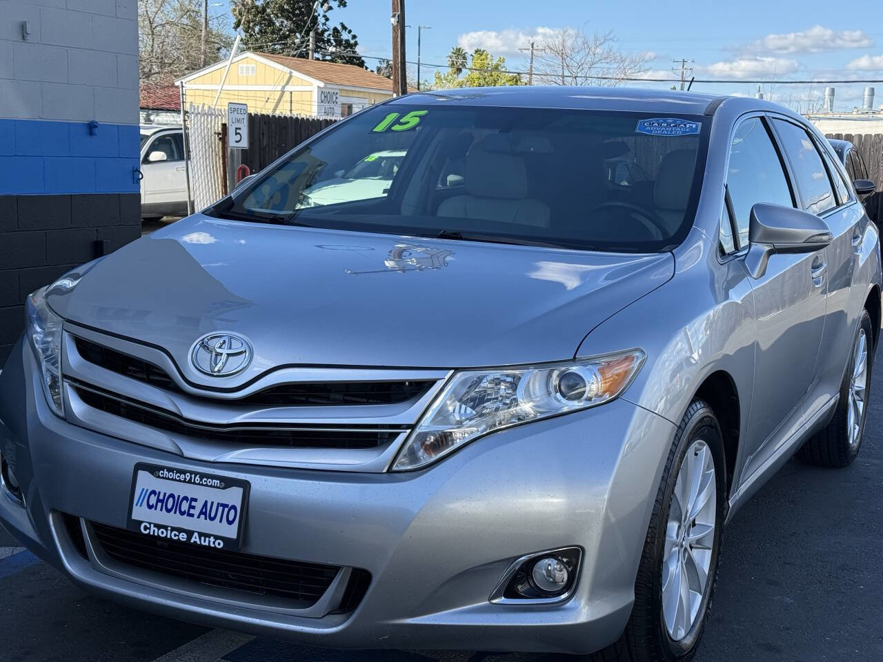 Used 2015 Toyota Venza LE image 19