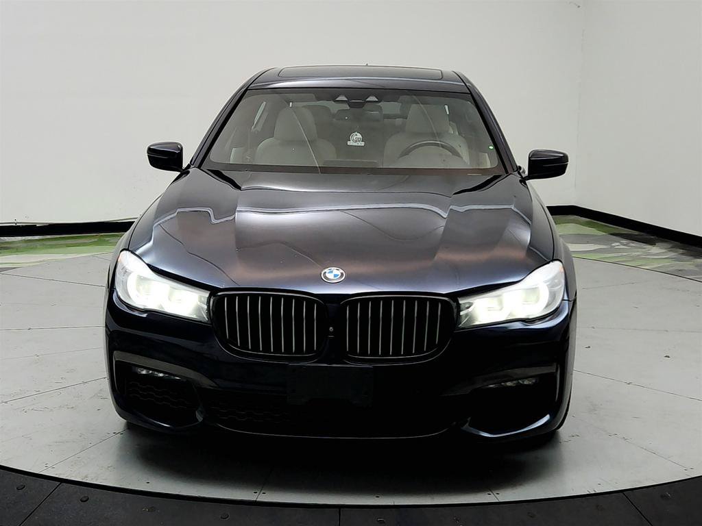 Used 2019 BMW 740i w/ M Sport Package RWD image 2