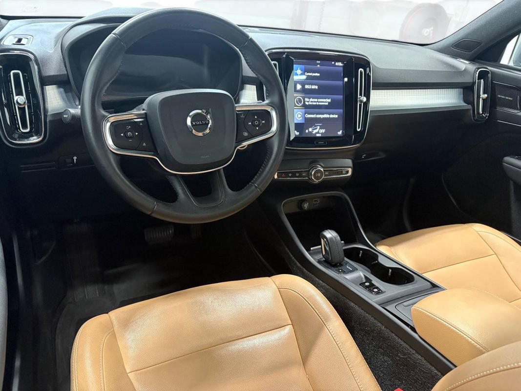 Used 2019 Volvo XC40 T5 Momentum AWD/4WD image 16