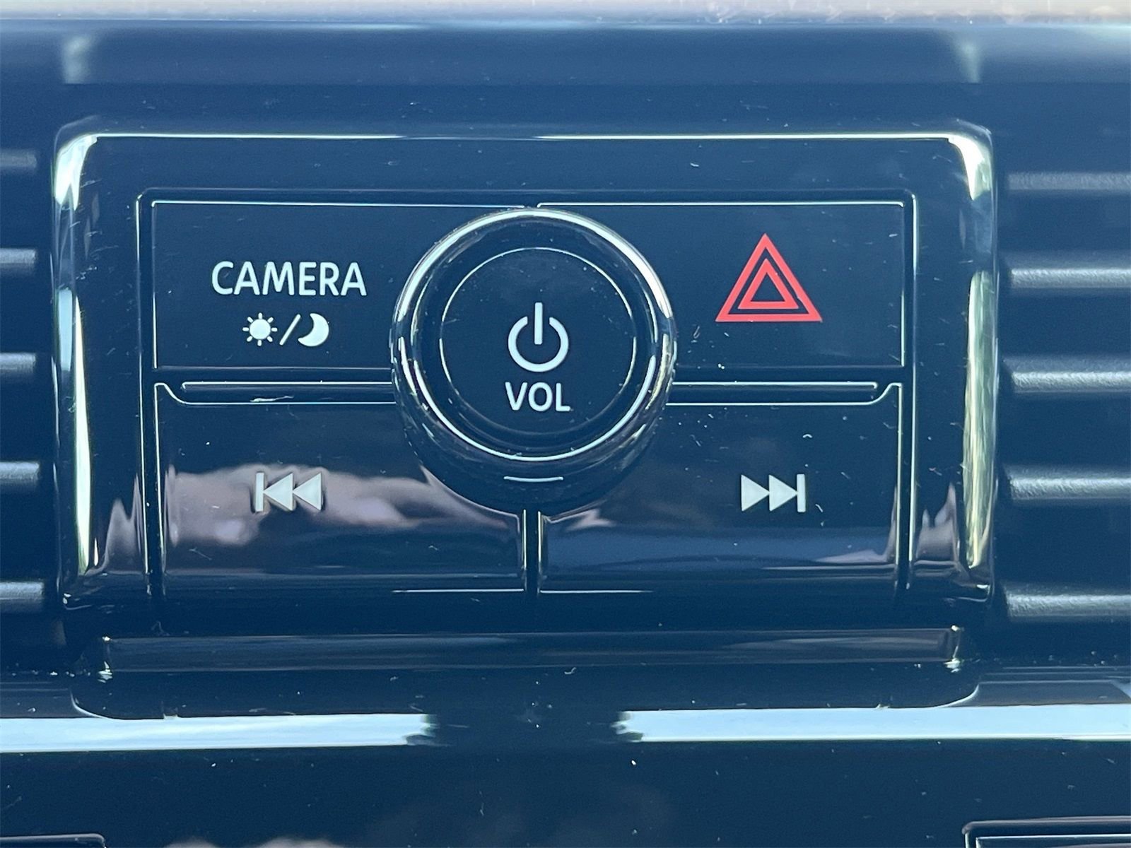 New 2025 Nissan Armada SL w/ Captain's Chari Seat Package image 7