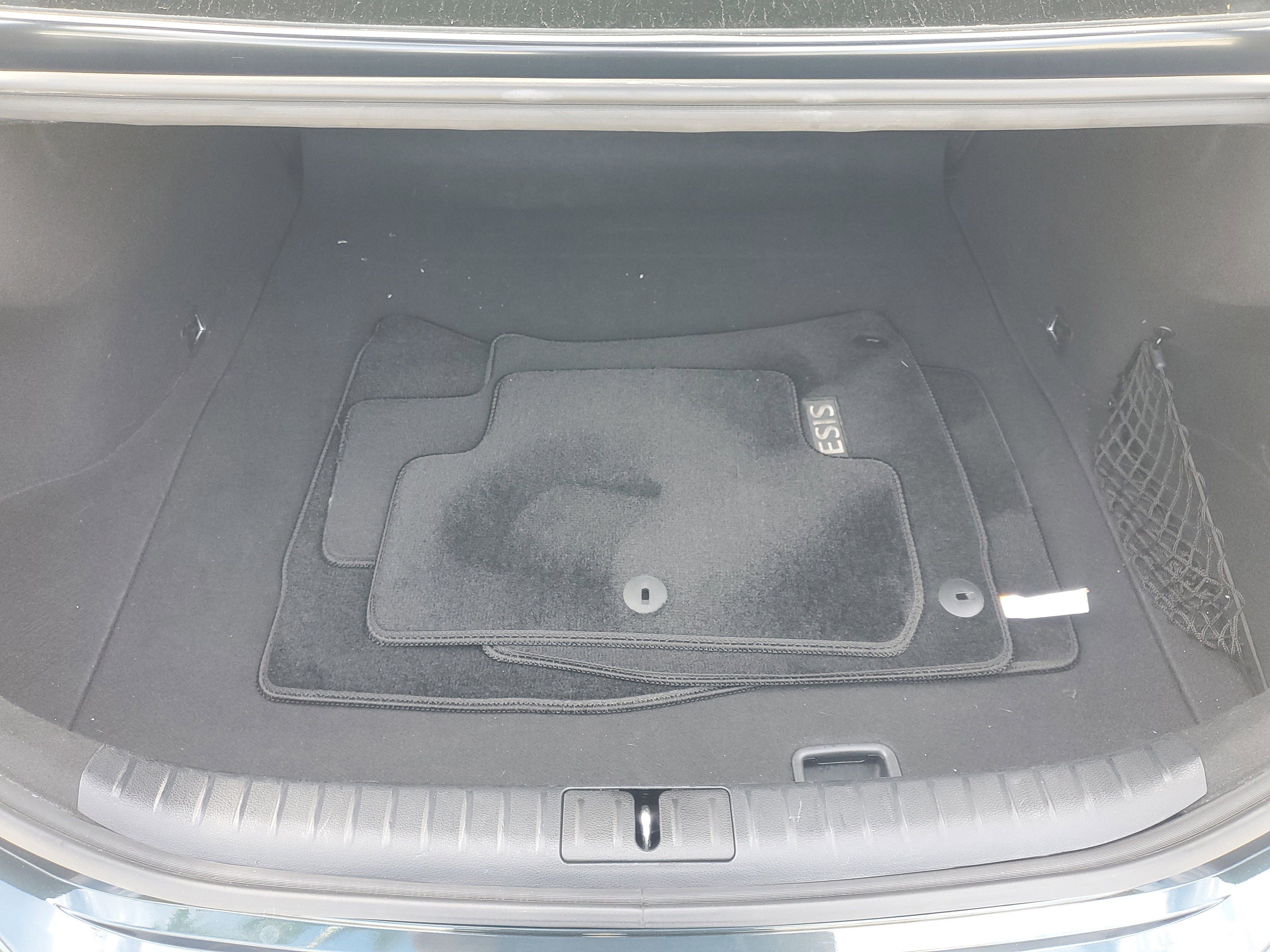 Used 2025 Genesis G70 2.5T image 9