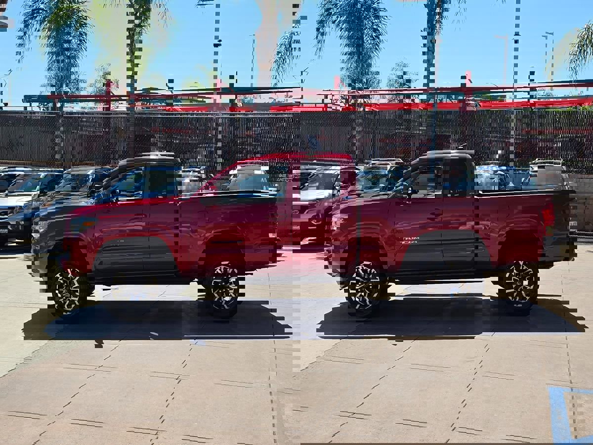 Used 2016 Toyota Tacoma SR5 RWD image 9