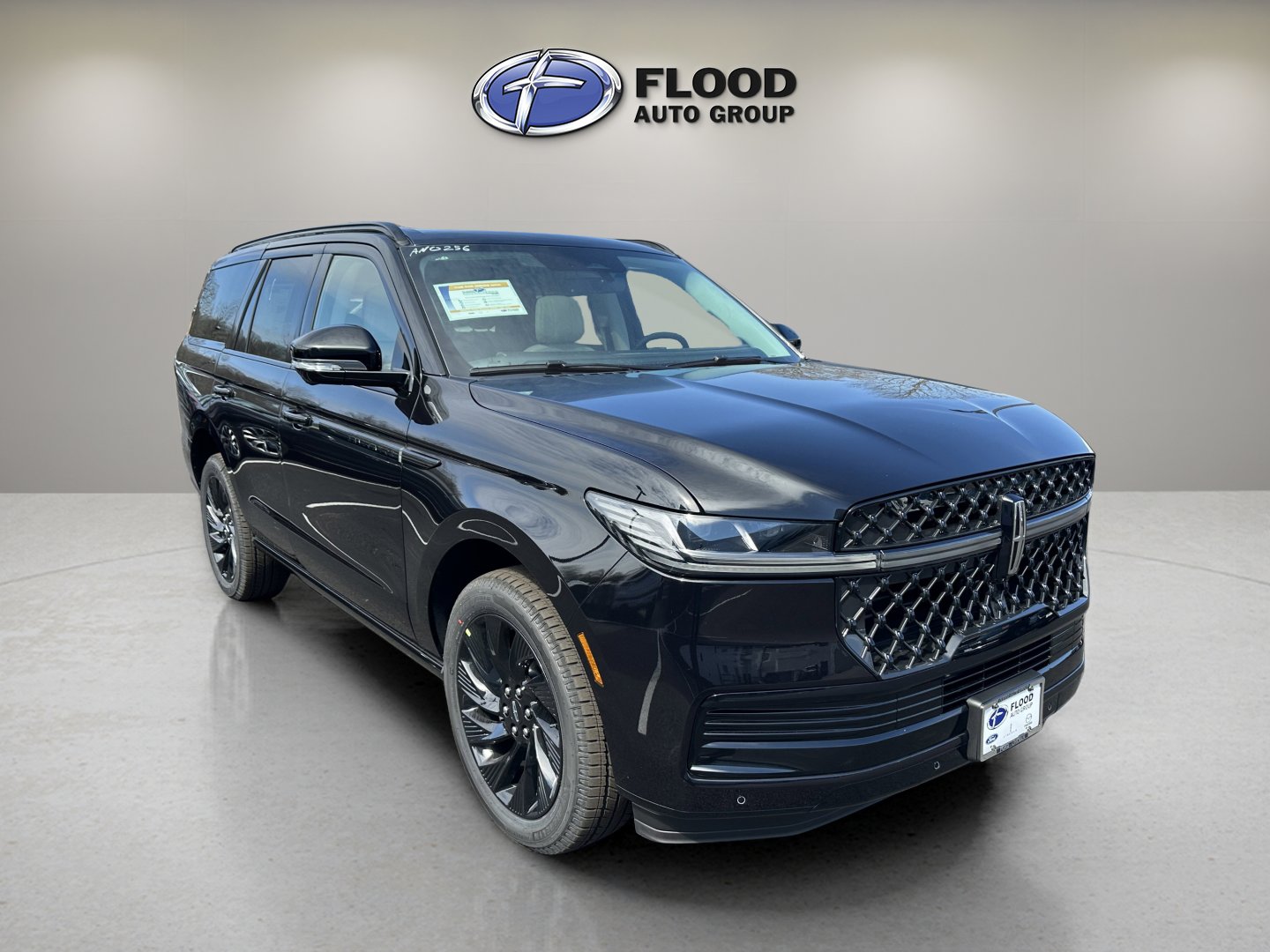 New 2026 Lincoln Navigator Reserve w/ Jet Appearance Package AWD/4WD image 1