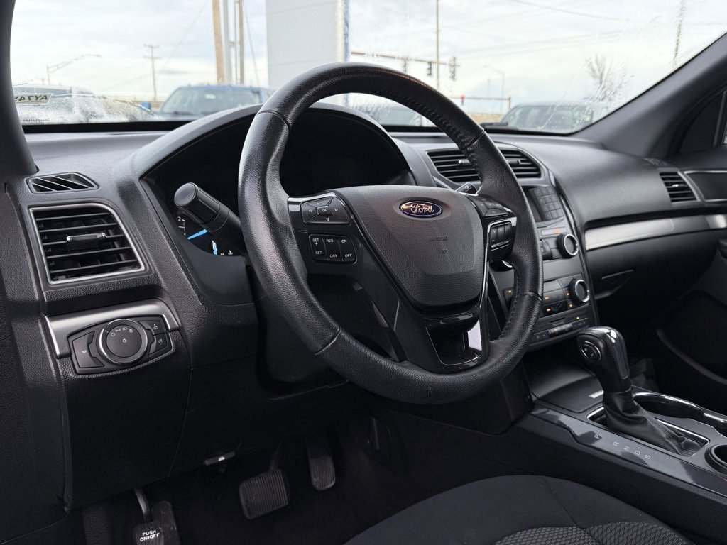 Used 2018 Ford Explorer XLT image 10
