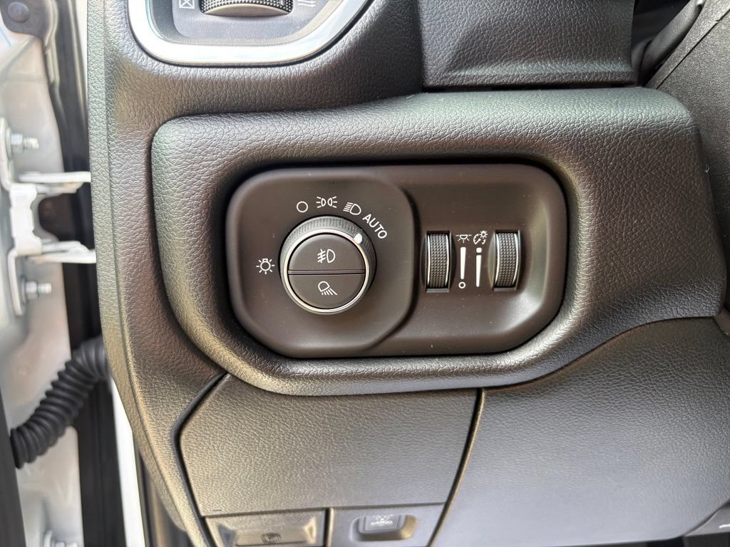 Used 2026 RAM 2500 Laramie w/ Sport Appearance Package AWD/4WD image 18