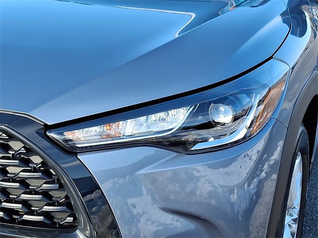 Certified 2025 Toyota Corolla Cross LE image 9