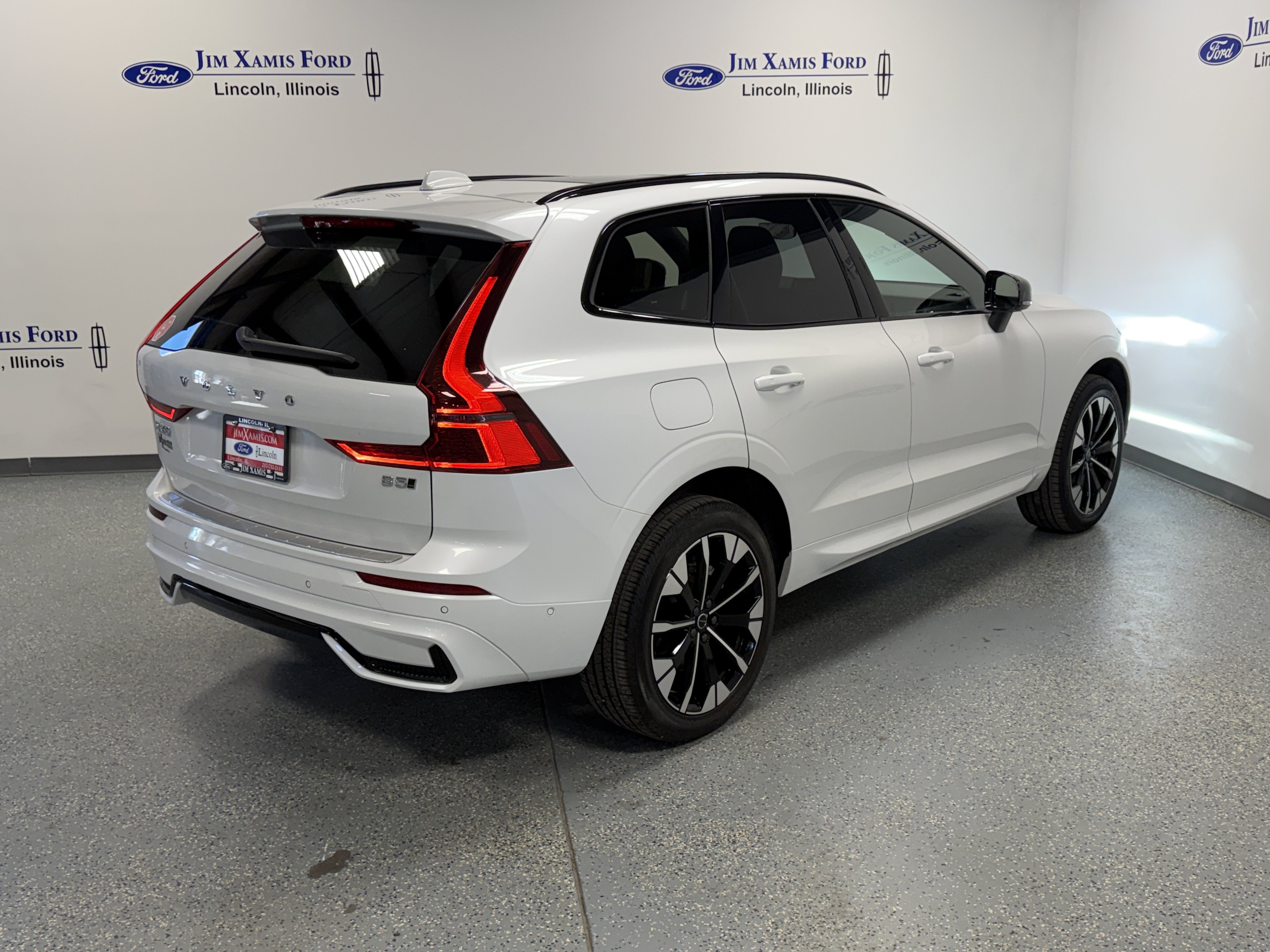 Used 2026 Volvo XC60 B5 Plus AWD/4WD image 33