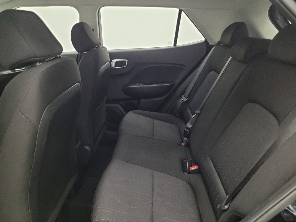 Used 2025 Hyundai Venue SE FWD image 18